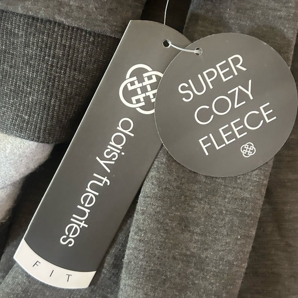 Daisy Fuentes SUPER COZY FLEECE - Picture 5 of 6